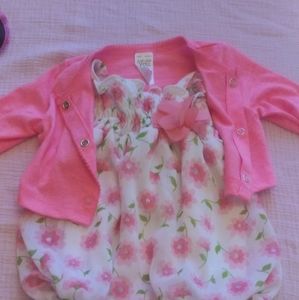 Baby girl romper with pink button up
